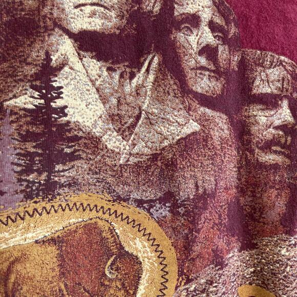 Mount Rushmore National Park Maroon AOP Graphic T shirt Size Medium Destination - Picture 9 of 16